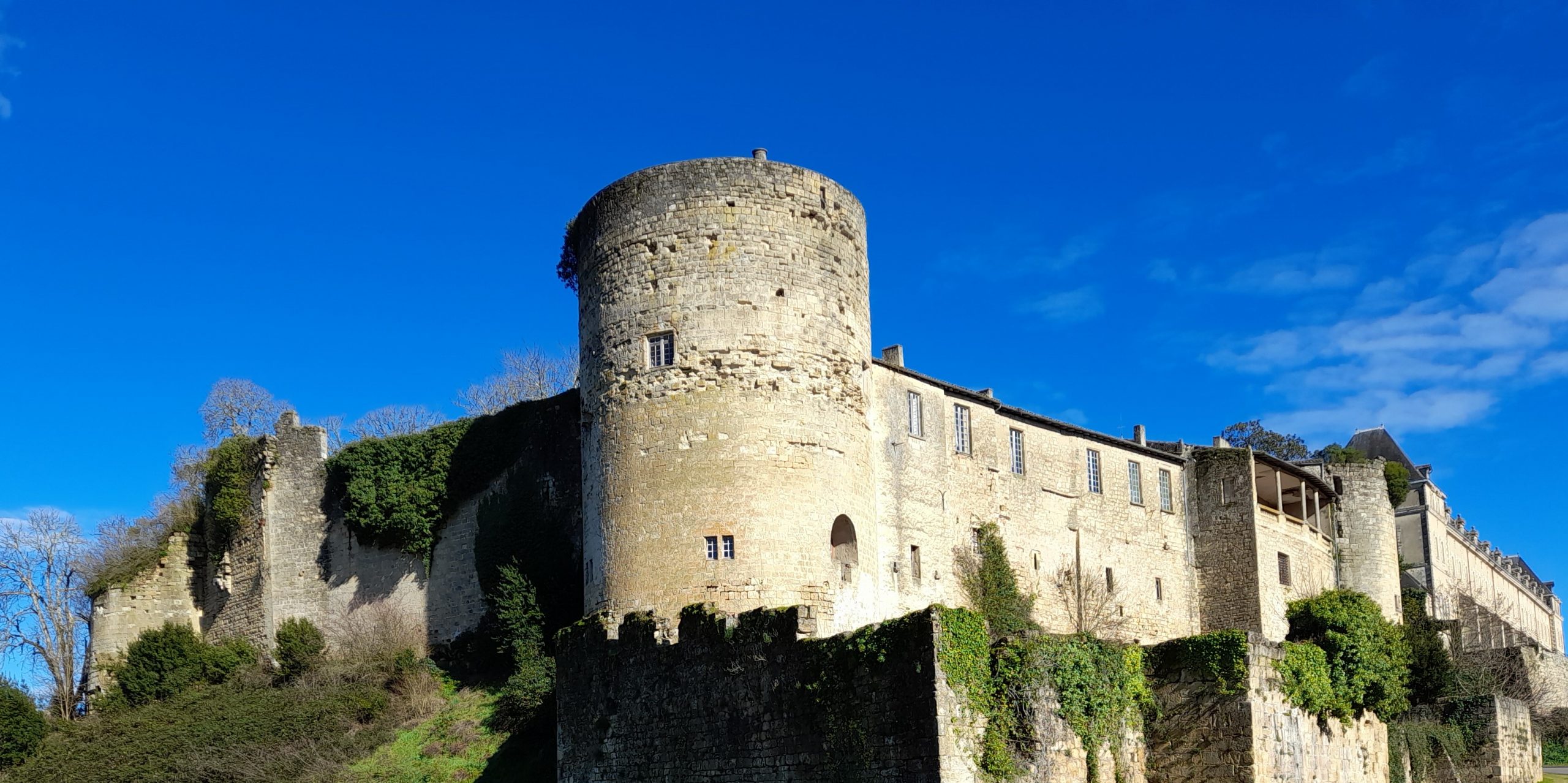 VISITE GUIDEE : le château des Quat' Sos