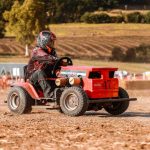 Courses de tracteurs tondeuses